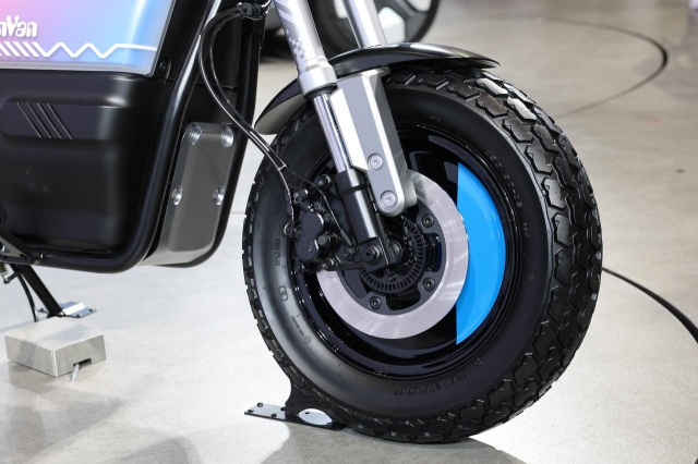 Hinh anh thuc te cua Suzuki eVanVan vua ra mat tai JMS 2025 Chiec minibike dien rat dang choi - 9