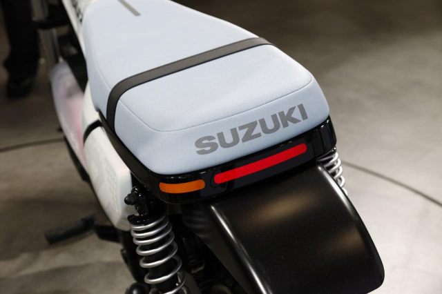 Hinh anh thuc te cua Suzuki eVanVan vua ra mat tai JMS 2025 Chiec minibike dien rat dang choi - 15