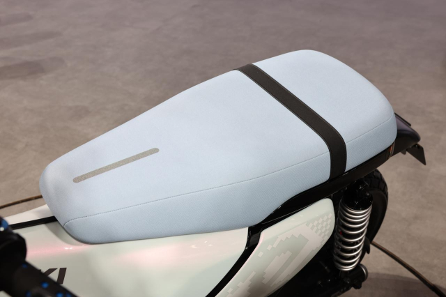 Hinh anh thuc te cua Suzuki eVanVan vua ra mat tai JMS 2025 Chiec minibike dien rat dang choi - 16