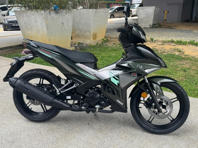 Hinh anh thuc te cua Yamaha Y15ZR 2026 tai cac dai ly Hut hon voi 3 tong mau moi - 5