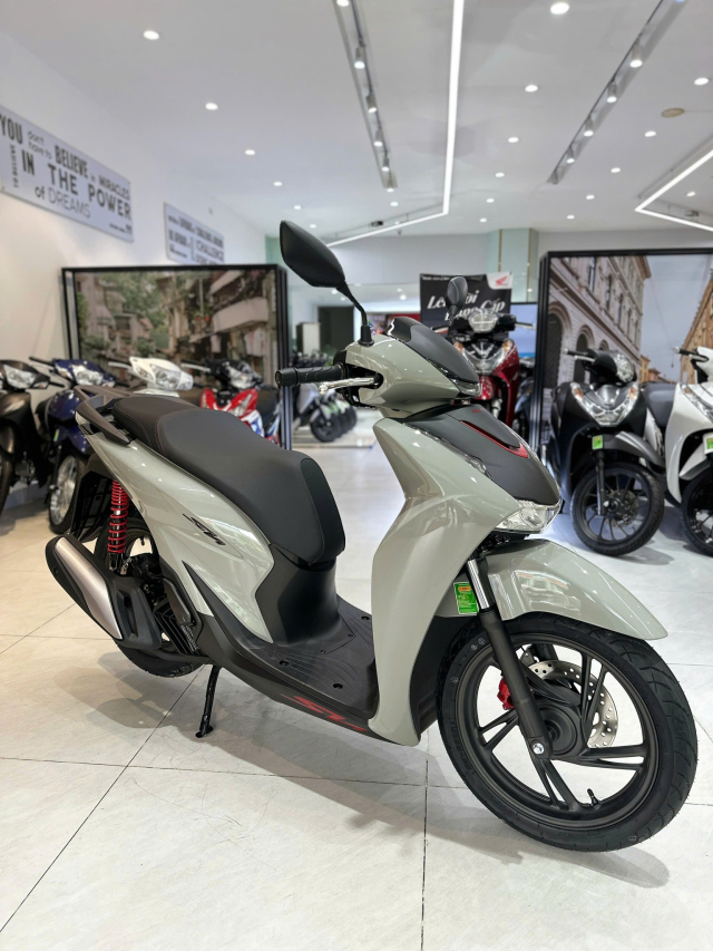 Hinh anh thuc te Honda SH 2026 da co mat tai dai ly som hon du kien - 3