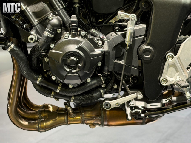 Honda CB1000F SE 2026 Freddie Spencer Khi huyen thoai quay tro lai voi dien mao moi - 13