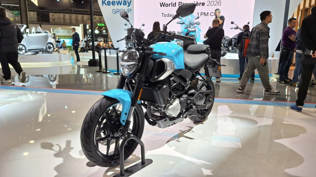 Kham pha tan binh Morbidelli N125V Dong co VTwin uy luc ABS 2 kenh TCS va co giao dien cuc dep - 5