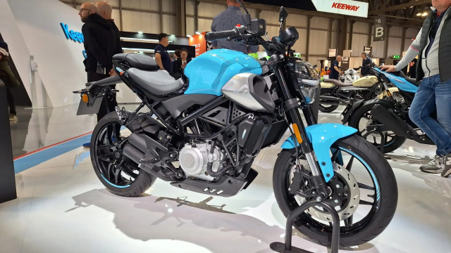 Kham pha tan binh Morbidelli N125V Dong co VTwin uy luc ABS 2 kenh TCS va co giao dien cuc dep - 7