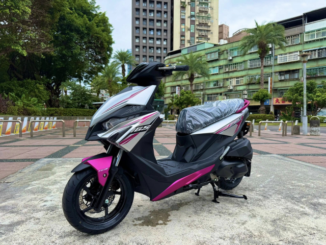 Kymco bat ngo tung ban Track Special Tay ga 165cc nhung cam giac lai da nhu xe con tay - 11