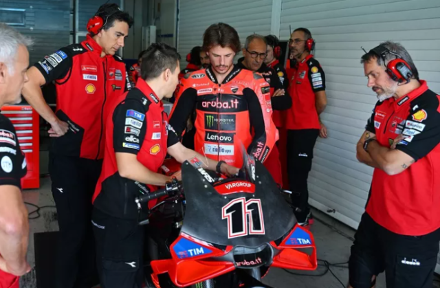 Nicolo Bulega thay the Marc Marquez tai Ducati co hoi vang cho nguoi con cung cua Superbike - 3