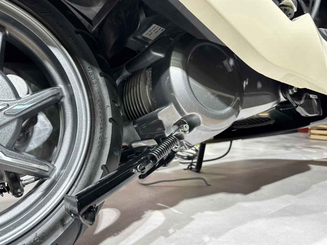 Suzuki công bố giá bán của e-access mẫu xe điện có pin và cách sạc giống honda uc3 - 5