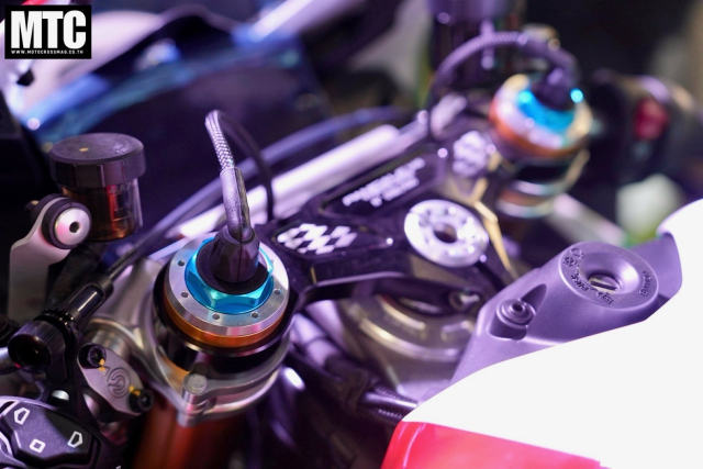 Panigale V4 Tricolore 2025 trinh lang Khi Tinh than Y cham den gioi han cuoi cua dam me - 9