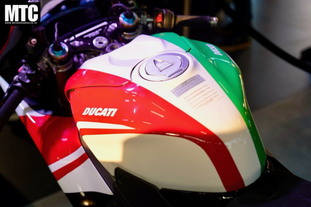 Panigale V4 Tricolore 2025 trinh lang Khi Tinh than Y cham den gioi han cuoi cua dam me - 15