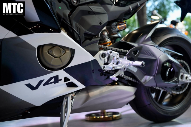 Panigale V4 Tricolore 2025 trinh lang Khi Tinh than Y cham den gioi han cuoi cua dam me - 19