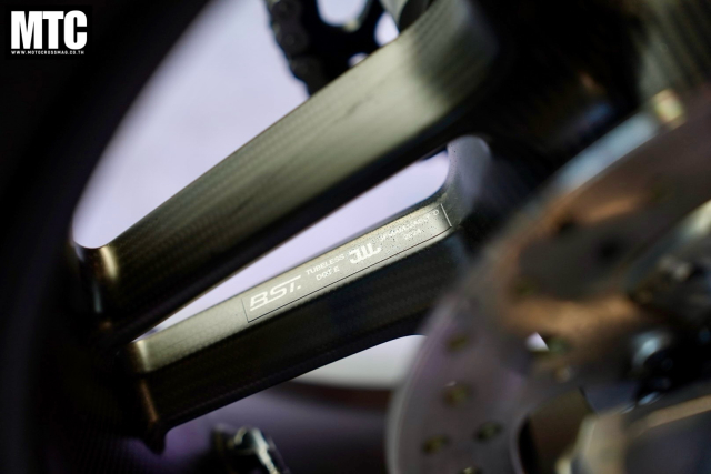 Panigale V4 Tricolore 2025 trinh lang Khi Tinh than Y cham den gioi han cuoi cua dam me - 23