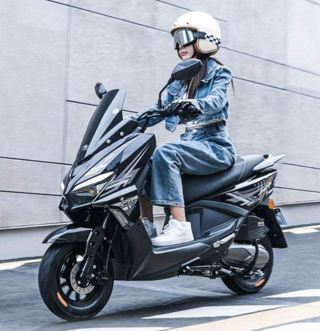 Qiaojia 125 mau xe tay ga gia re nhu Wave Alpha van co LED dong ho LCD va sac USB doi - 6