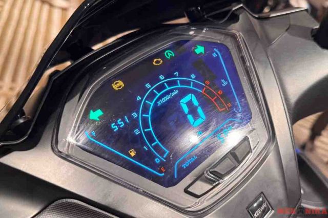 Ra mat Keeway BX200i co giao dien hao hao NVX 155 So huu nhieu trang bi xin voi binh xang 11 lit - 14