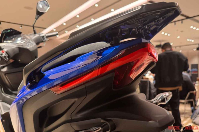 Ra mat Keeway BX200i co giao dien hao hao NVX 155 So huu nhieu trang bi xin voi binh xang 11 lit - 7