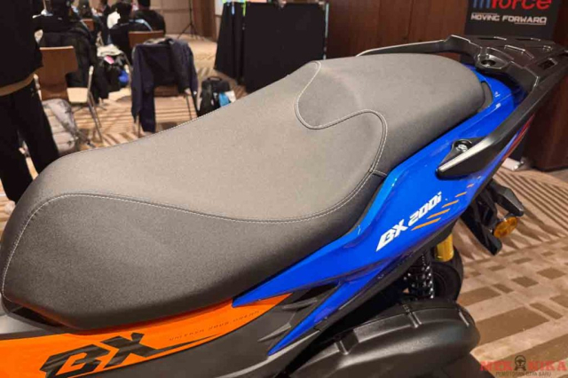 Ra mat Keeway BX200i co giao dien hao hao NVX 155 So huu nhieu trang bi xin voi binh xang 11 lit - 9