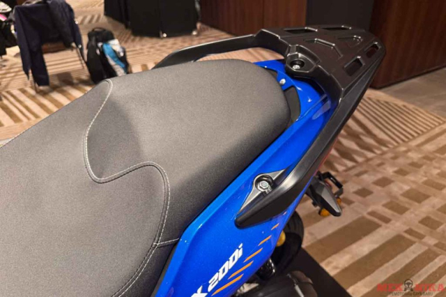 Ra mat Keeway BX200i co giao dien hao hao NVX 155 So huu nhieu trang bi xin voi binh xang 11 lit - 11