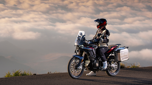 Ra mat MV Agusta Enduro Veloce 2026 Khi ve dep Y buoc vao the gioi offroad thuc thu - 6