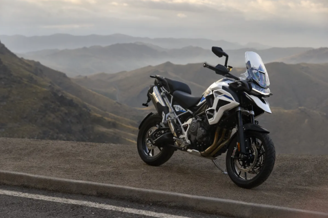 Ra mat Triumph Tiger 900 1200 Alpine Desert Edition 2026 Khi dam me cham toi gioi han moi - 3
