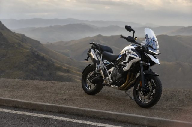 Ra mat Triumph Tiger 900 1200 Alpine Desert Edition 2026 Khi dam me cham toi gioi han moi - 11
