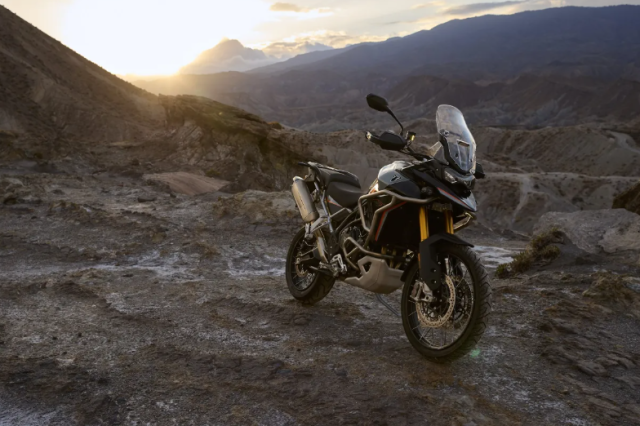 Ra mat Triumph Tiger 900 1200 Alpine Desert Edition 2026 Khi dam me cham toi gioi han moi - 21