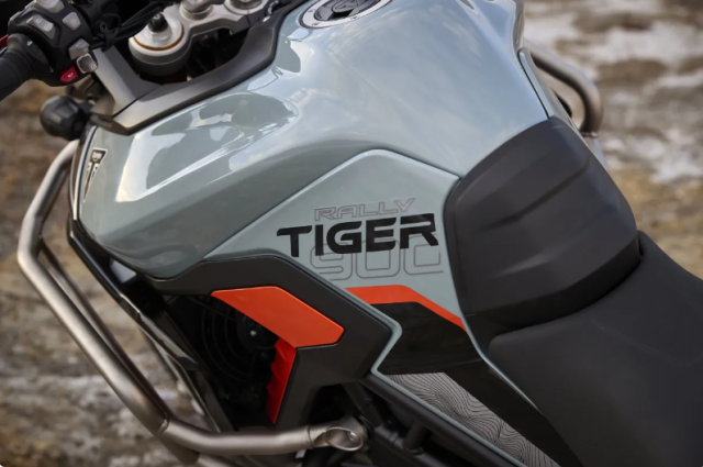 Ra mat Triumph Tiger 900 1200 Alpine Desert Edition 2026 Khi dam me cham toi gioi han moi - 23