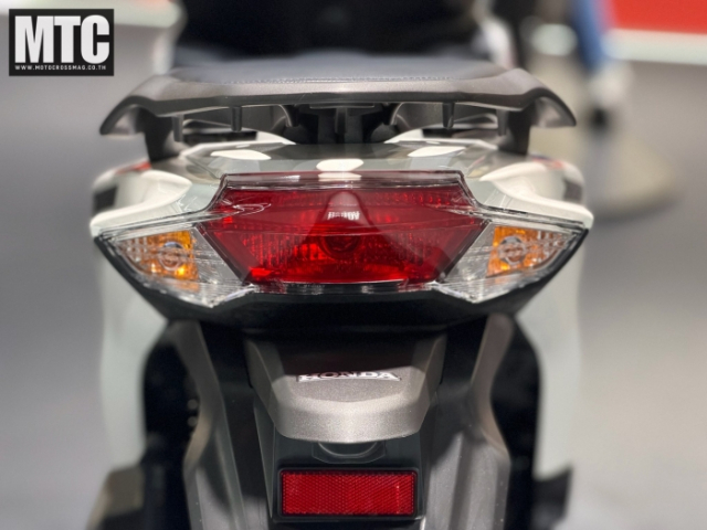 Soi chi tiet Honda Dio Lite tai JMS 2025 Tim diem khac biet so voi phien ban tieu chuan - 5