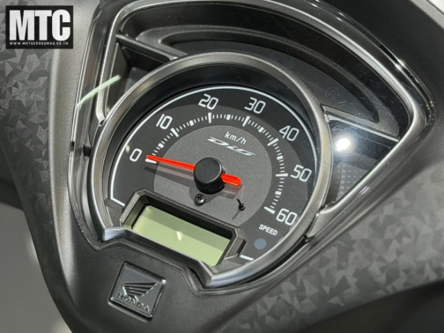 Soi chi tiet Honda Dio Lite tai JMS 2025 Tim diem khac biet so voi phien ban tieu chuan - 9