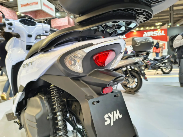 SYM BWT Phien ban de nho ten hon cua TPBW vua ra mat o EICMA nay co ca phanh ABS - 9