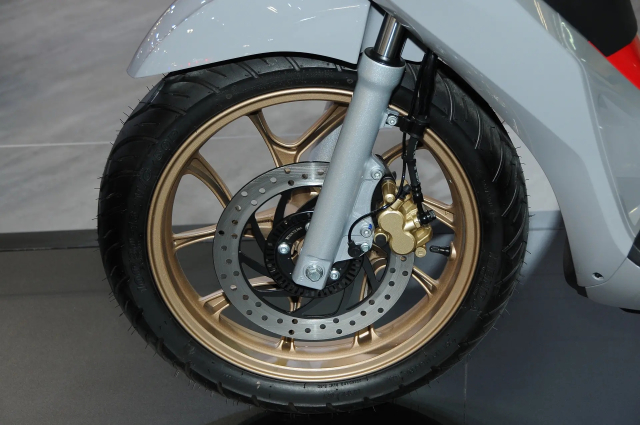 Thuong hieu xe may Y vua gay bat ngo voi 2 mau xe tay ga gia re tai EICMA 2025 - 9