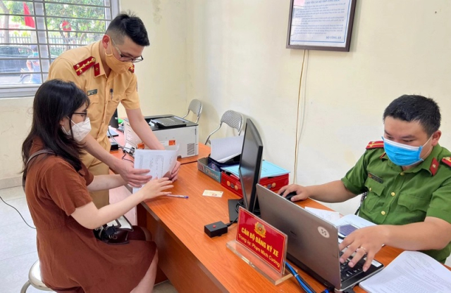 Trach nhiem phap ly khi chuyen nhuong phuong tien thieu thu tuc dinh danh - 4