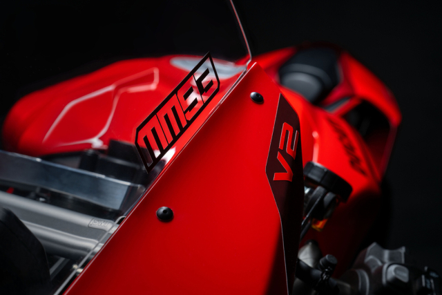 Trinh lang Ducati Panigale V2 MM93 FB63 Khi dam me duong dua mang dau an hai huyen thoai - 9