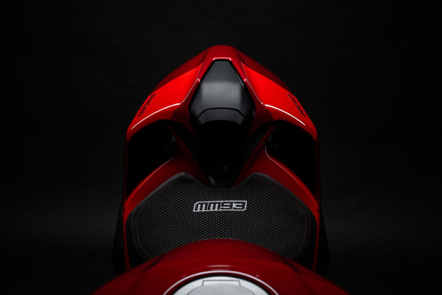 Trinh lang Ducati Panigale V2 MM93 FB63 Khi dam me duong dua mang dau an hai huyen thoai - 13