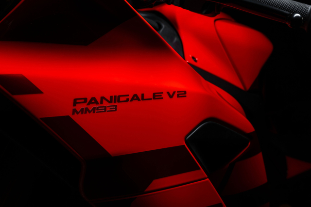 Trinh lang Ducati Panigale V2 MM93 FB63 Khi dam me duong dua mang dau an hai huyen thoai - 15