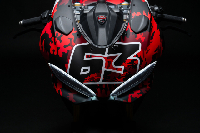 Trinh lang Ducati Panigale V2 MM93 FB63 Khi dam me duong dua mang dau an hai huyen thoai - 22