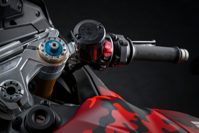 Trinh lang Ducati Panigale V2 MM93 FB63 Khi dam me duong dua mang dau an hai huyen thoai - 27