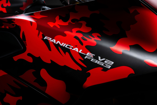 Trinh lang Ducati Panigale V2 MM93 FB63 Khi dam me duong dua mang dau an hai huyen thoai - 31