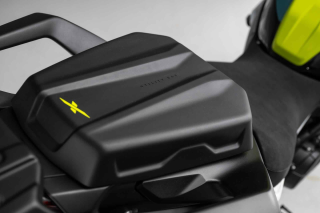 TRK 902 Xplorer ra mat tai EICMA cuoc phieu luu theo phong cach Benelli - 7