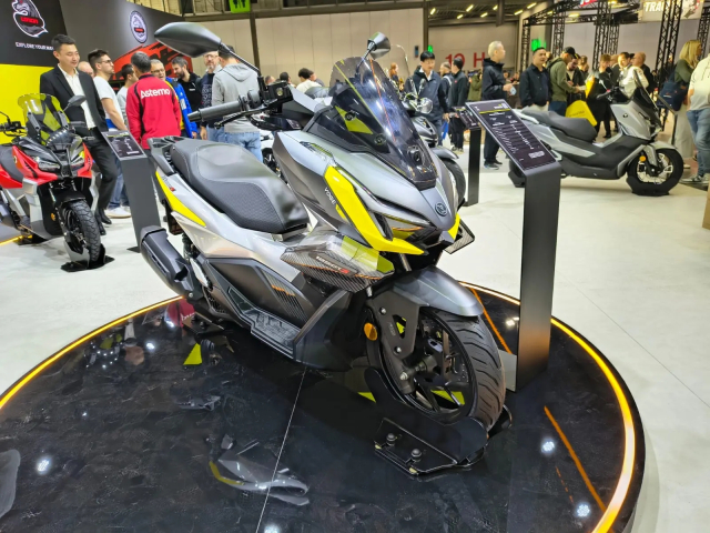 Voge SR125 GTS Doi thu moi cuc ki dang gom cua Honda PCX 125 tai luc dia gia - 3