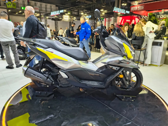 Voge SR125 GTS Doi thu moi cuc ki dang gom cua Honda PCX 125 tai luc dia gia - 5