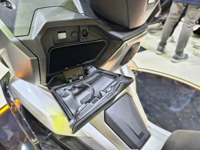 Voge SR125 GTS Doi thu moi cuc ki dang gom cua Honda PCX 125 tai luc dia gia - 13