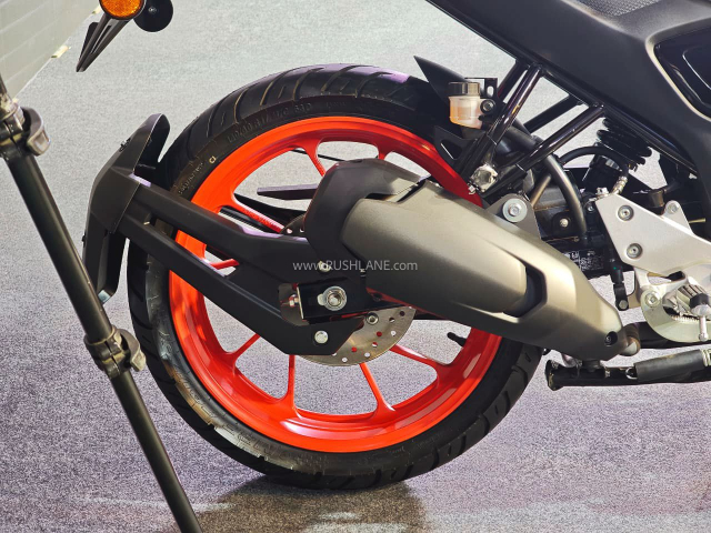 Yamaha FZRave ra mat gia chi hon 30 trieu Dong Doi thu dang gom trong phan khuc nakedbike 150cc - 9