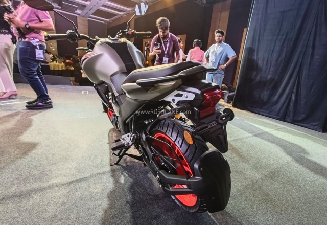 Yamaha FZRave ra mat gia chi hon 30 trieu Dong Doi thu dang gom trong phan khuc nakedbike 150cc - 13