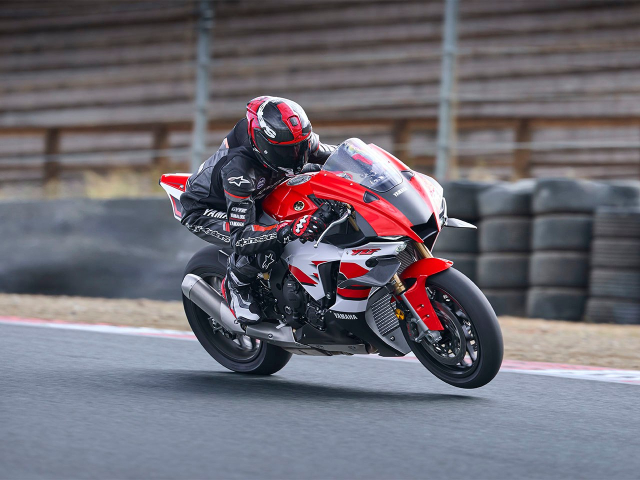 Ra mat Yamaha YZFR1 2026 Khi toc do va di san gap nhau o cot moc 70 nam - 10