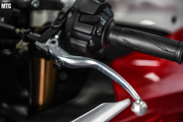 Can canh Yamaha YZFR9 2025 Khi manh ghep con thieu cua dong R cuoi cung da xuat hien - 11