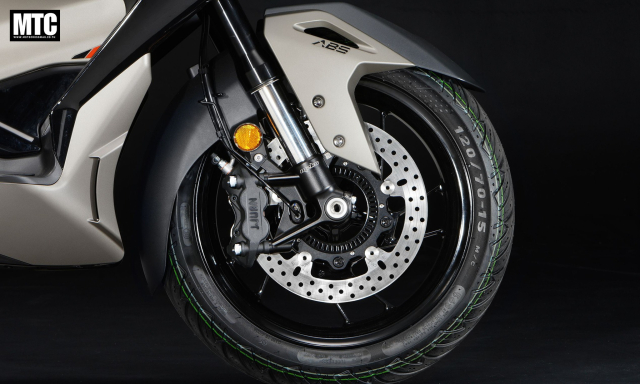 Zontes 368M 2026 ra mat Chiec Maxiscooter nho gon cong nghe day minh - 9