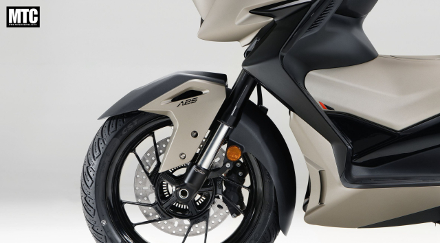 Zontes 368M 2026 ra mat Chiec Maxiscooter nho gon cong nghe day minh - 13