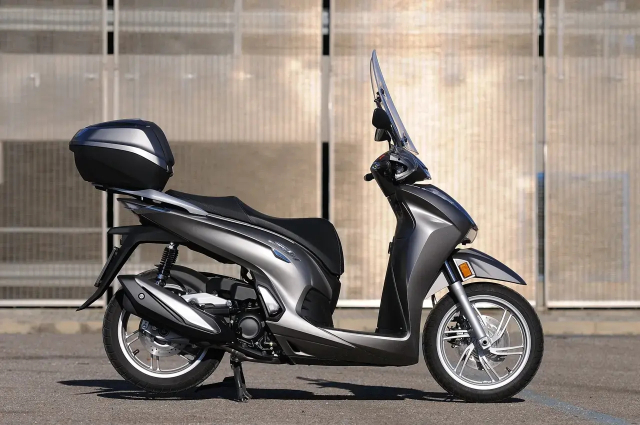 Bạn có tò mò các anh em biker châu âu đánh giá thế nào về honda sh350i không - 3