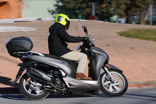 Bạn có tò mò các anh em biker châu âu đánh giá thế nào về honda sh350i không - 5