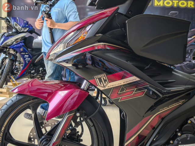 Can canh Yamaha 135LC Fi SE 2025 phien ban dac biet voi sac Do Titan vua do bo nuoc ta