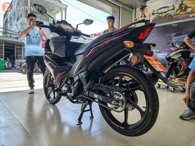 Can canh Yamaha 135LC Fi SE 2025 phien ban dac biet voi sac Do Titan vua do bo nuoc ta - 5